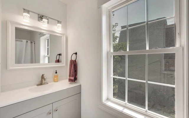 Charming Pittsburgh Home - Walk to Riverfront!