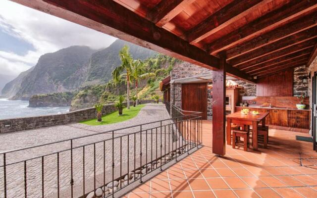 Seixal Sunny Villa