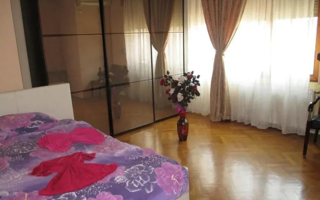 Redlotus Accommodation-Old City Inter