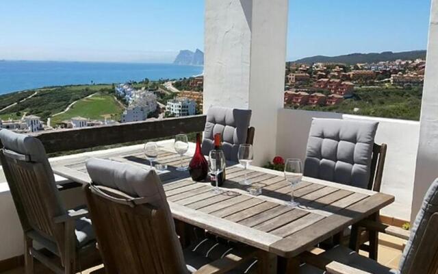 3 bed Penthouse great views
