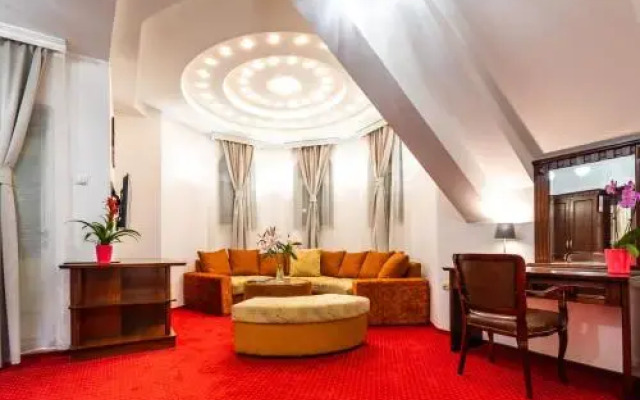 Garni Hotel Royal Crown