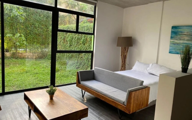 BEE Suites Santa Ana