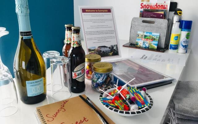 Sunnyside - Large Seaside Home with views and Hot Tub