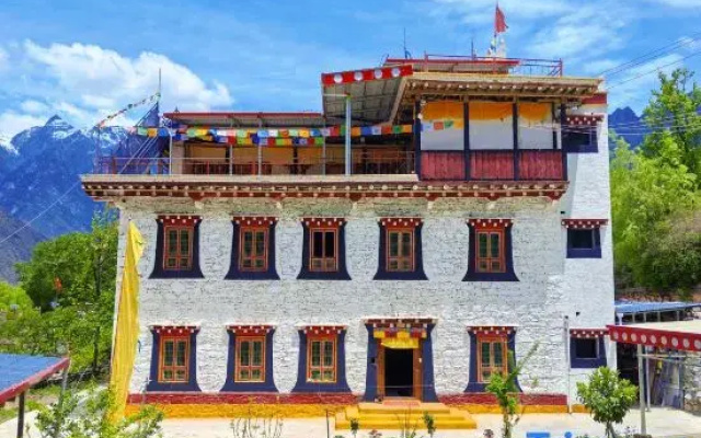 Sangdun Longzhu Homestay (Zhonglu Tibetan Village)
