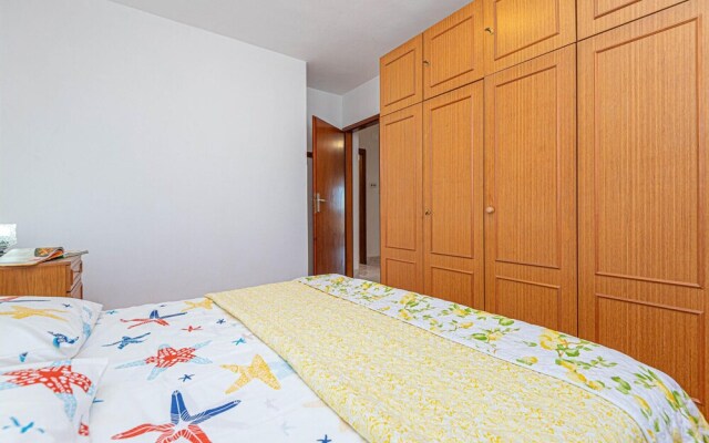 Nice Apartment in Brodarica With 3 Bedrooms and Wifi