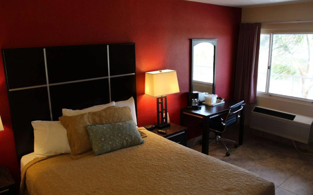 Harbor Inn & Suites