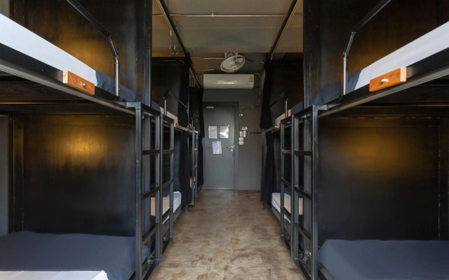 Box Hostel N Cafe
