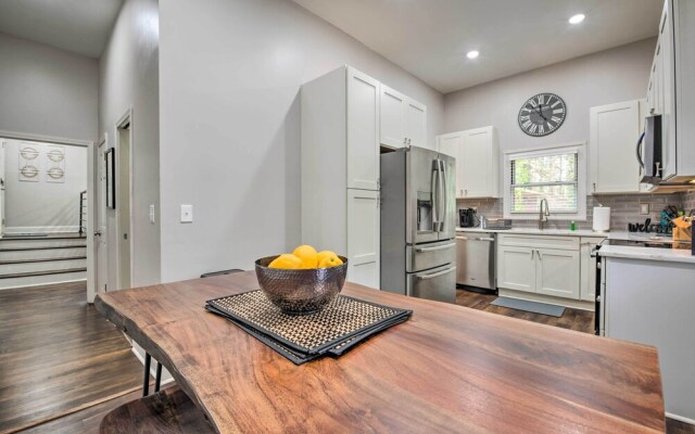 Atlanta Retreat w/ Deck in Greenbriar Area!