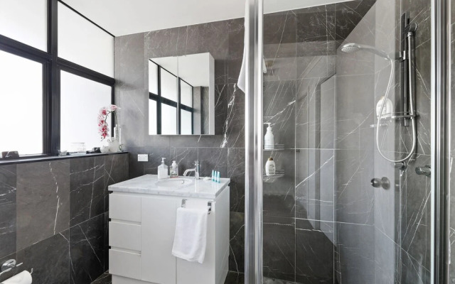 Darling Harbour Penthouse Views & Hot Tub