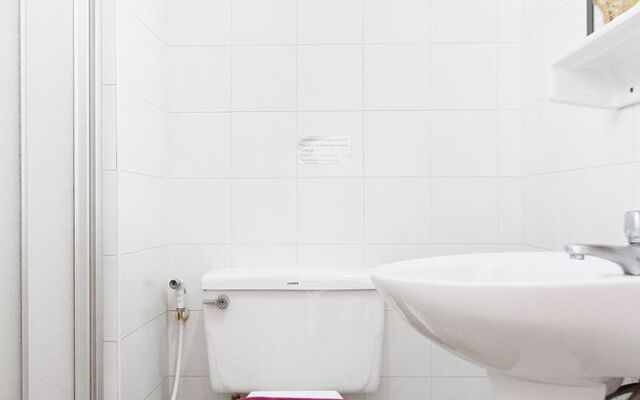 Aiya Residence & Sport Club BTS Budget Hotel