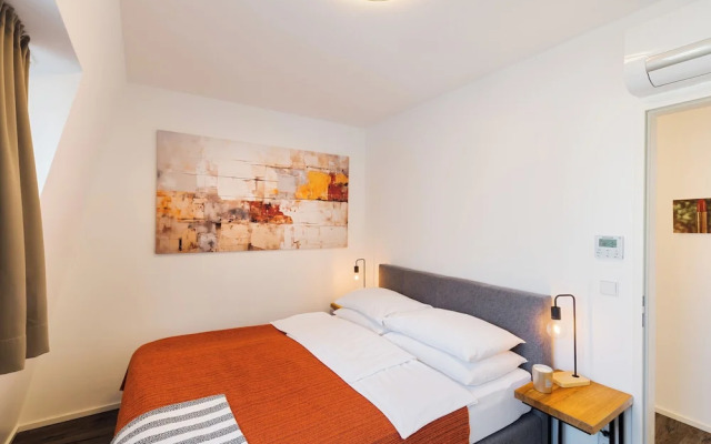 URBAN ISLAND - Riverside Apartments