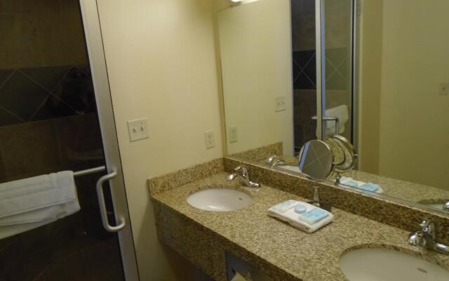 Casper C'mon Inn Hotel & Suites