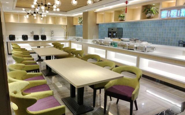 Starway Hotel Urumqi Exhibition Center