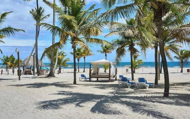 Beachfront Condo in Juan Dolio Sleeps 6