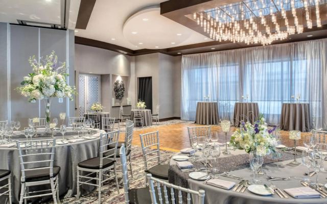 Renaissance by Marriott Boston Patriot Place Hotel