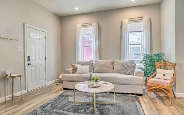 Quaint + Cozy Indianapolis Getaway w/ Yard!