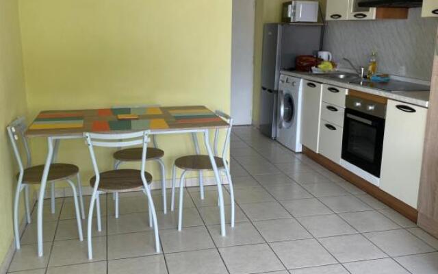 Lumineux 2 Pieces, Terrasse, Garage Prive, En Bord de Mer