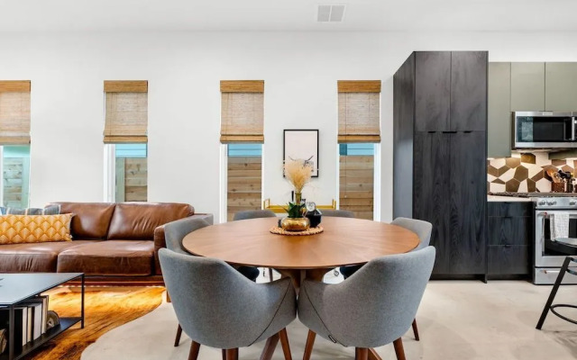 Stylish 2 Bedroom Retreat in South Austin