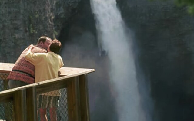 Helmcken Falls Lodge