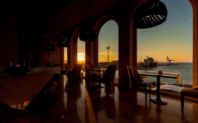 SeePort Hotel