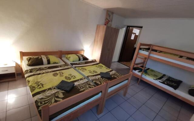 Back Hostel & Private Rooms
