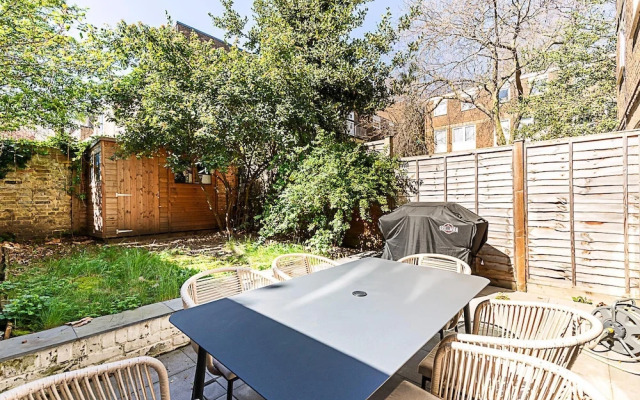 Stylish Islington Garden Flat Sleeps Four