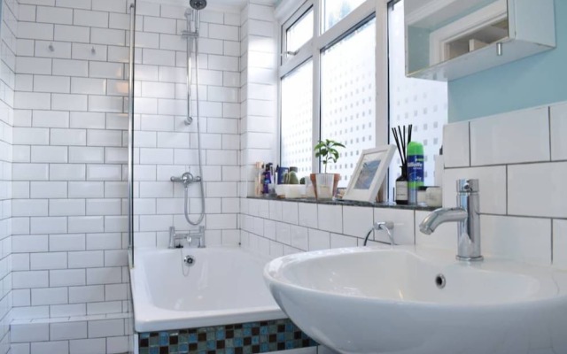 Quiet 1 Bedroom Home in South London