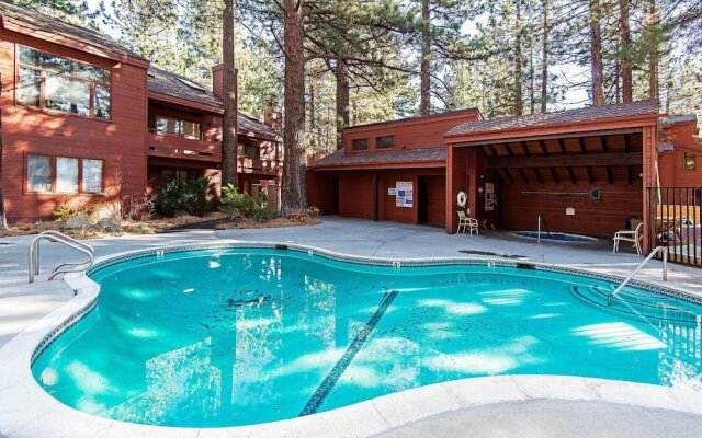 Winterset #28 - Shared Hot Tub & Sauna!