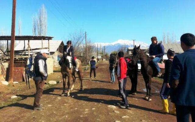 RAHAT Guest House in Toktogul