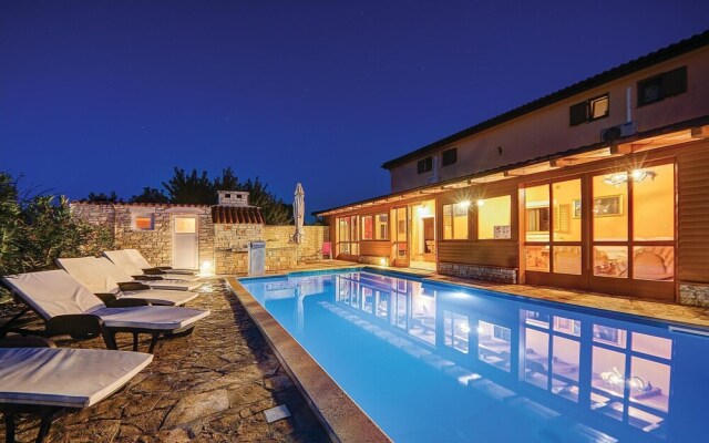 Stunning Home in Betiga With Wifi and 6 Bedrooms