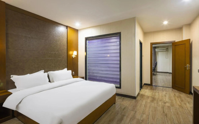 Golden Holiday Hotel