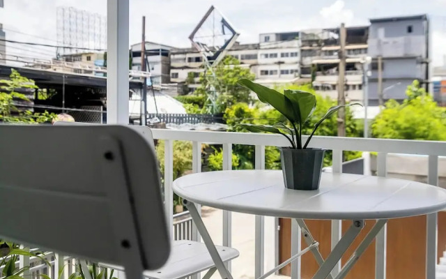 Tiny House Srinakarin At Sri Bearing Station