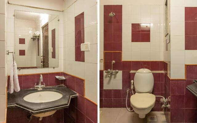 OYO 25042 Vikramaditya Hotel