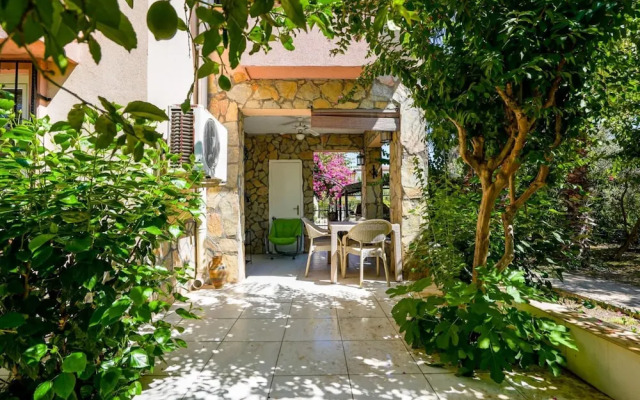 Peaceful Flat with Shared Pool in Camyuva Kemer