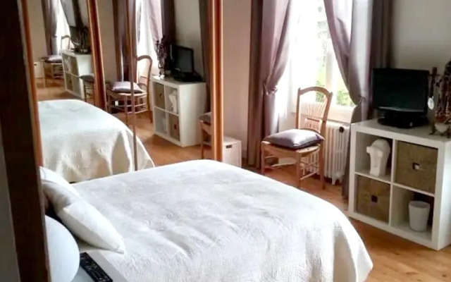 Villa With 4 Bedrooms in Saint-germain-du-pert, With Pool Access, Encl