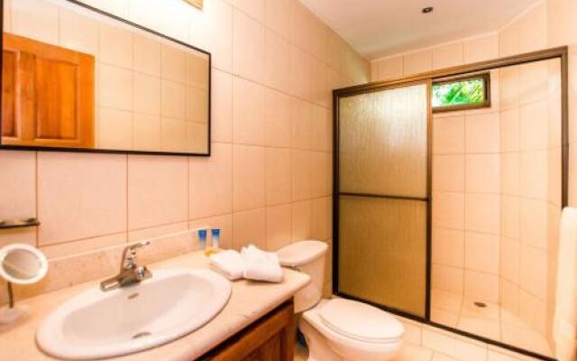 Updated budget condo centrally located at 5 minute drive from 4 beaches