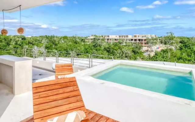 304 Amena Romantic Jungle PH w/ Private Pool & Gym