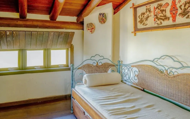 Beautiful Rustic House w/ Pool in Garopaba Egf000