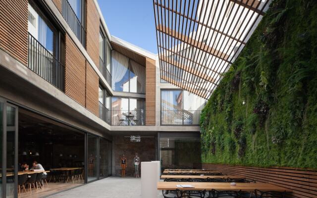 7 Gaia Roaster Apartments