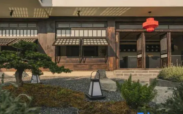 Shi Song · Zen National Style Courtyard (Erhai Beach Store)