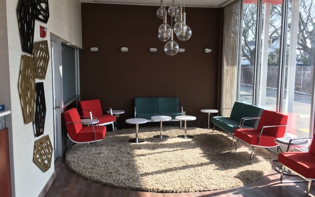 Ramada Rockville Centre