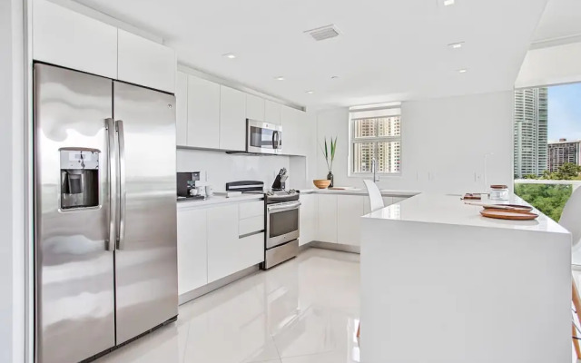 Lyx Suites at One Broadway