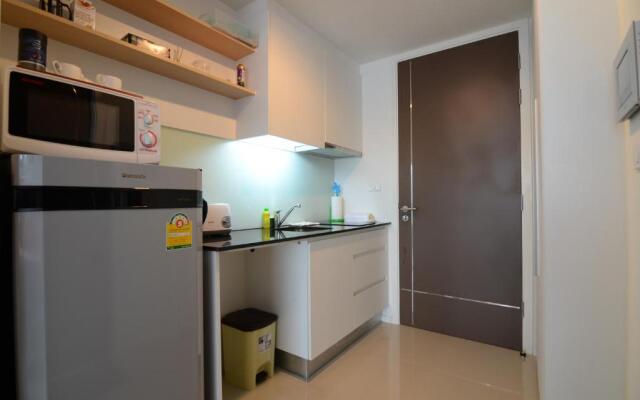 Cozy Studio Walk to BTS Free Wi-Fi Great Location