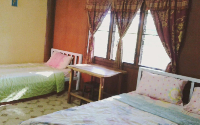 Happy House Backpacker - Hostel