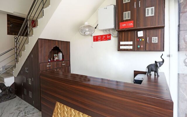 Oyo 17066 Hotel Pushpa Palace