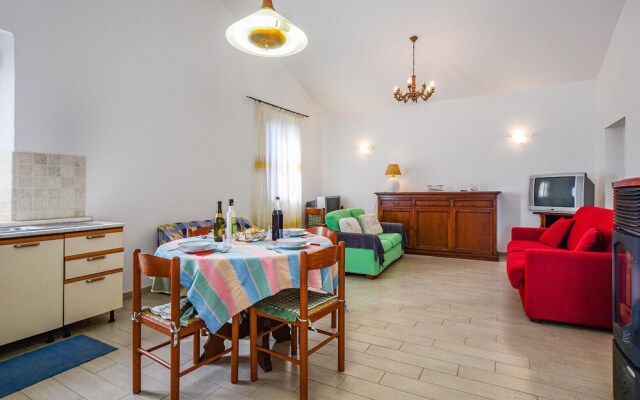 Beautiful Home in Cinigiano With 2 Bedrooms