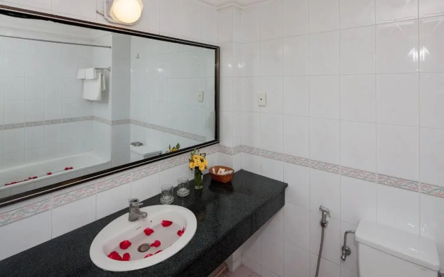 Lucky Central Hotel & Travel