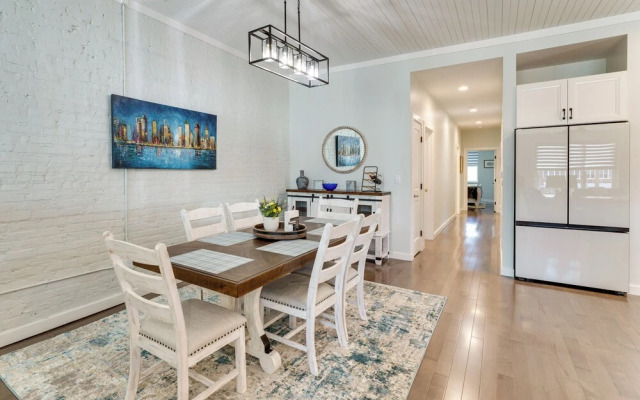 Walk to Downtown: Cozy Lenoir Apartment!