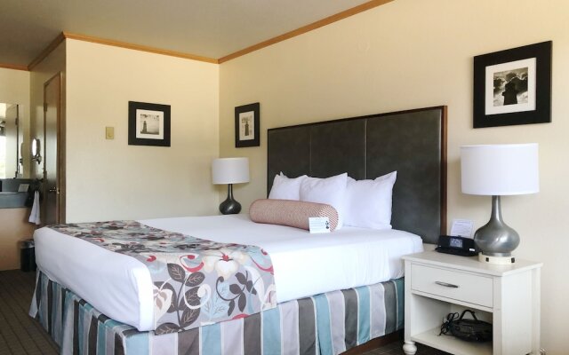 River House Inn, a Baymont by Wyndham