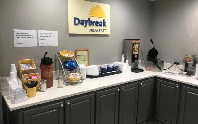 Days Inn & Suites by Wyndham Collierville Germantown Area